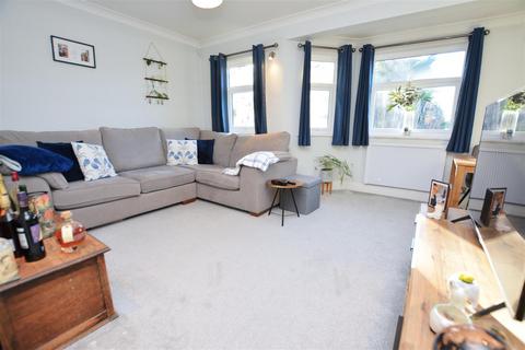 15d Roslyn Close, Mitcham, CR4 3BB