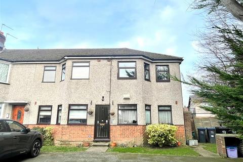 15d Roslyn Close, Mitcham, CR4 3BB