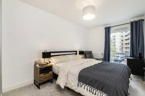 2 bedroom flat for sale, Adenmore Road, London SE6