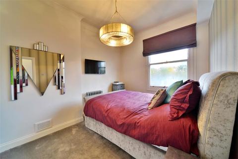 2 bedroom apartment for sale, Denning Road, Hampstead, London, NW3