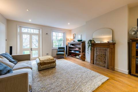 2 bedroom maisonette for sale, Haslemere Road, Crouch End, London, N8