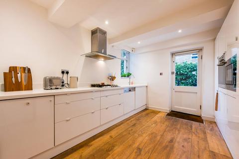 2 bedroom maisonette for sale, Haslemere Road, Crouch End, London, N8