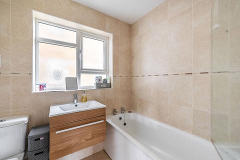 1 bedroom flat to rent, Dove Park, Hatch End, Pinner, HA5