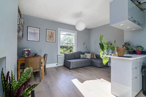 3 bedroom flat for sale, Hammersmith Grove, Brackenbury Village, London, W6