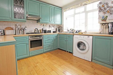 2 bedroom flat to rent, Twickenham Road, Richmond TW9