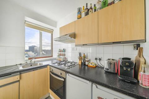 2 bedroom flat to rent, Tooting High Street, Tooting, London, SW17