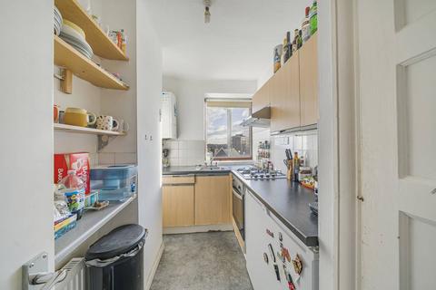 2 bedroom flat to rent, Tooting High Street, Tooting, London, SW17