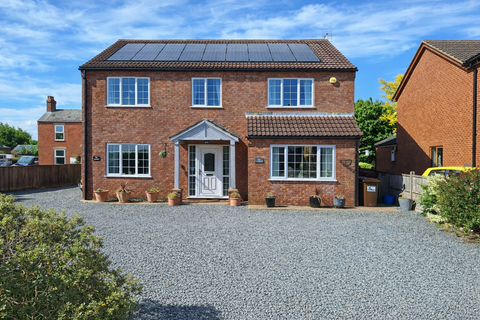 4 bedroom detached house for sale, Washway Road, Saracen's Head