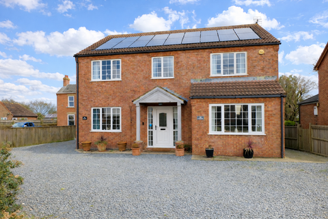 4 bedroom detached house for sale, Washway Road, Saracen's Head