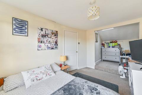 33 Sutherland Square, London, SE17 3EE