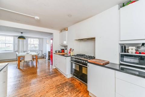 33 Sutherland Square, London, SE17 3EE