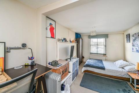 33 Sutherland Square, London, SE17 3EE