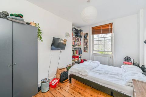 33 Sutherland Square, London, SE17 3EE