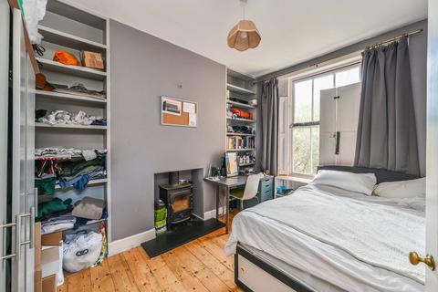 33 Sutherland Square, London, SE17 3EE