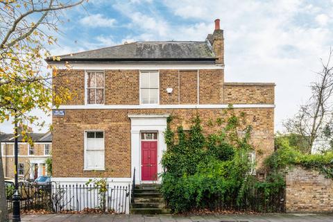 33 Sutherland Square, London, SE17 3EE