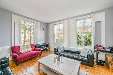 33 Sutherland Square, London, SE17 3EE