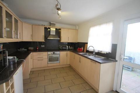 3 bedroom semi-detached house to rent, Chesterfield Road, Ashford, Surrey, TW15