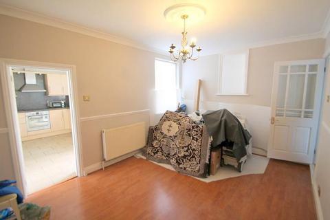 3 bedroom semi-detached house to rent, Chesterfield Road, Ashford, Surrey, TW15