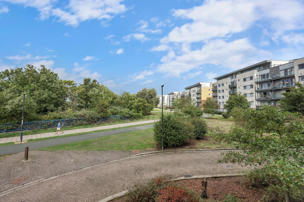 Balcony: Garden View