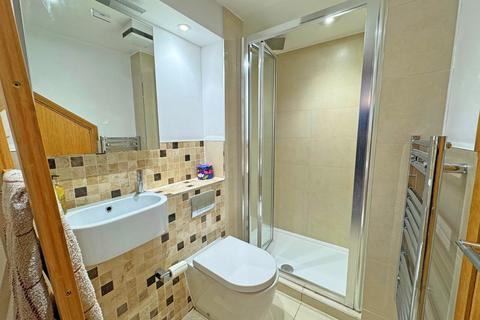 1 bedroom apartment for sale, Rivermead Close, Teddington, Middlesex, TW11
