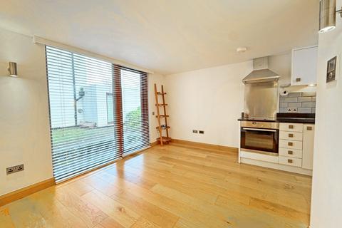 8 Rivermead Close, Teddington, TW11 9NL