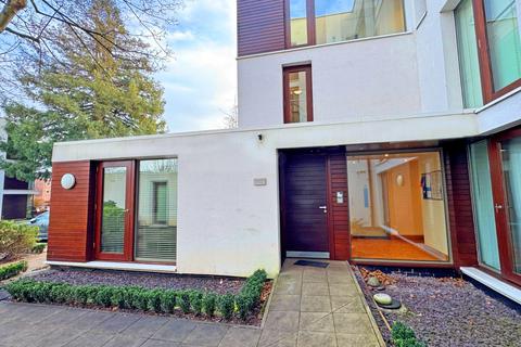 8 Rivermead Close, Teddington, TW11 9NL