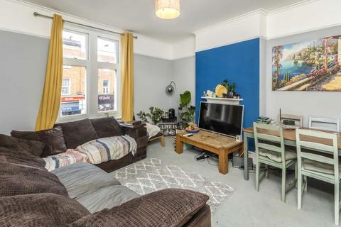 2 bedroom flat to rent, Brighton Road, Surbiton KT6