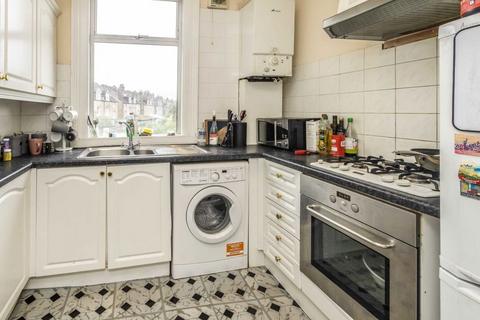 2 bedroom flat to rent, Brighton Road, Surbiton KT6