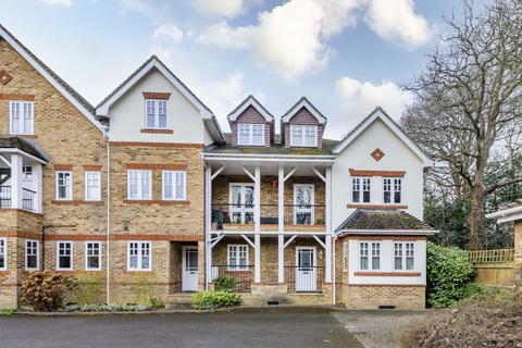 3 bedroom flat to rent, Haven Court, Esher KT10