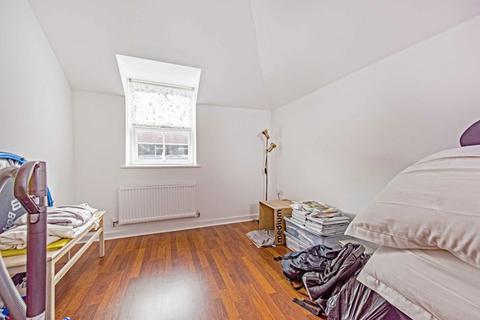 2 bedroom flat to rent, Victoria Road, Surbiton KT6