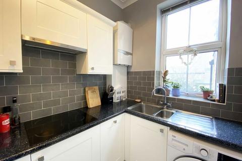 2 bedroom flat to rent, Austral Street, London SE11