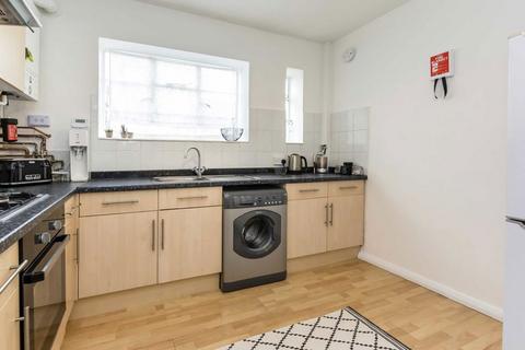 1 bedroom flat to rent, Wyndham Road, London SE5