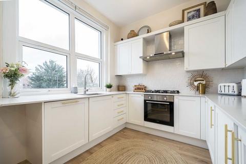 3 bedroom flat for sale, Lawrie Park Road, London SE26