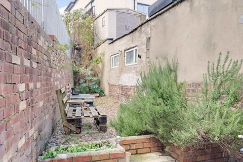 Studio for sale, Benwell Road, London N7