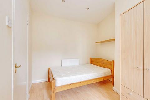 3 bedroom flat for sale, Benwell Road, London N7