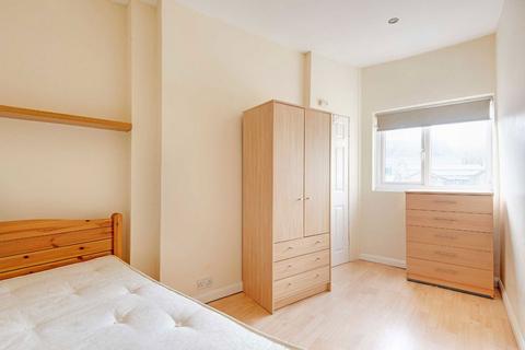 3 bedroom flat for sale, Benwell Road, London N7