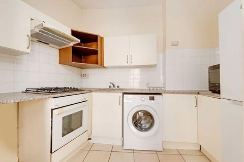 3 bedroom flat for sale, Benwell Road, London N7