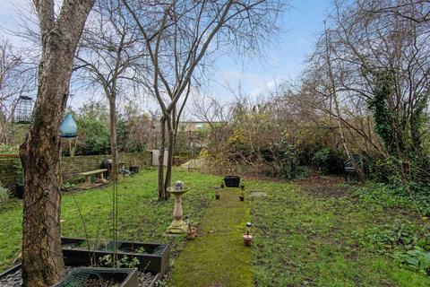 2 bedroom flat for sale, Grosvenor Avenue, London N5