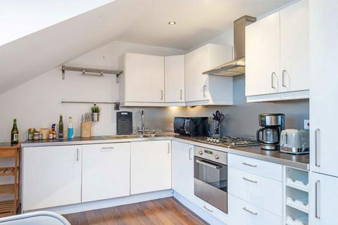 2 bedroom flat for sale, Grosvenor Avenue, London N5