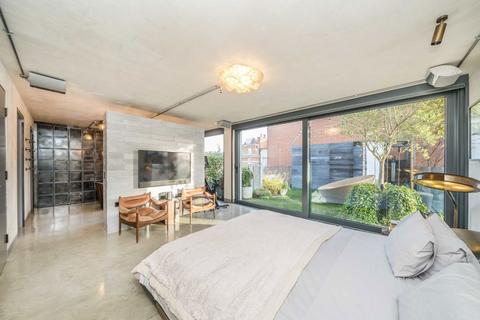 4 bedroom flat to rent, Lawn Lane, London SW8