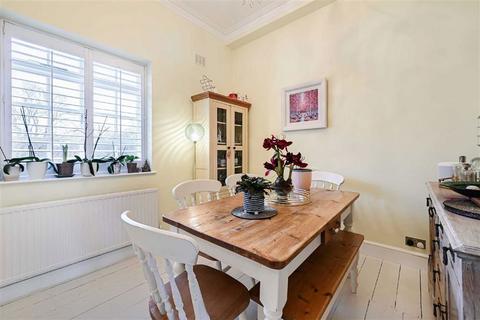 3 bedroom flat for sale, Crooms Hill, London SE10