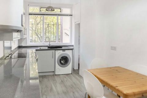 Studio to rent, Judd Street, London WC1H