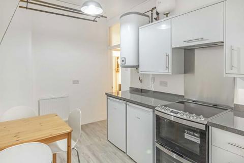 Studio to rent, Judd Street, London WC1H