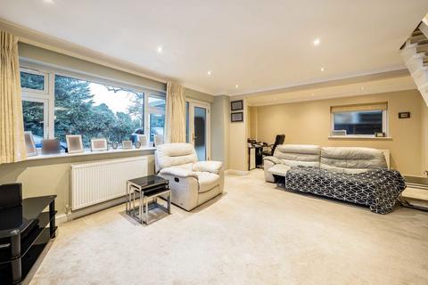 3 bedroom detached house for sale, Wensleydale Gardens, Hampton TW12