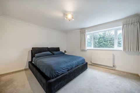 3 bedroom detached house for sale, Wensleydale Gardens, Hampton TW12