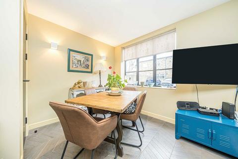 2 bedroom flat for sale, Archer Mews, Hampton TW12