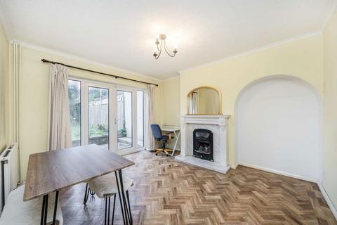 111 Percy Road, Hampton, TW12 2JS