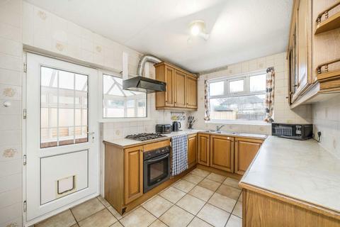 111 Percy Road, Hampton, TW12 2JS
