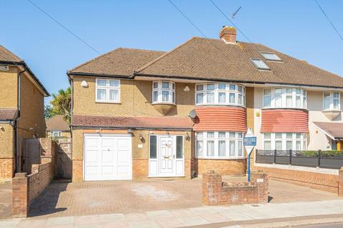 111 Percy Road, Hampton, TW12 2JS