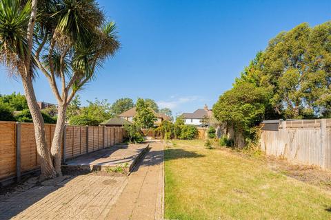 111 Percy Road, Hampton, TW12 2JS